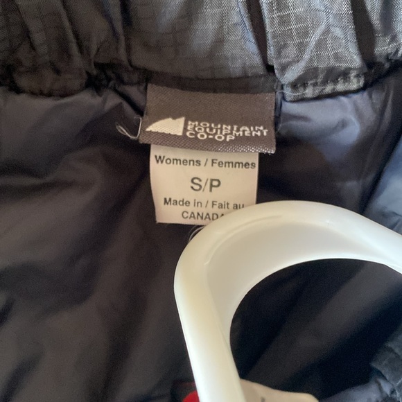 MEC snow pants size small - Picture 5 of 8